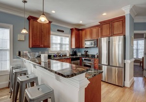 A Better View - 7 Bedrooms. Amazing roof top views, quick walk to the beach!