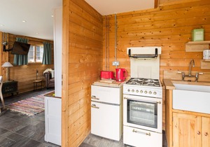 A Cosy, Rustic, Romantic Retreat with a Swimming Pool, Jacuzzi and Sauna!