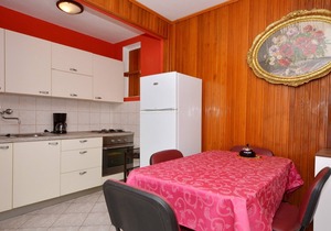 A large apt with big terrace, next to the beach