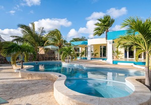A lovely stay - 1 Bdr Apartment, amazing pool & garden area @ Aqua Viva Suites
