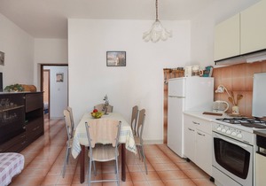 A1 - apt near beach with patio, parking and grill