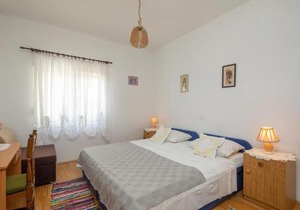 A2 apt near beach w patio parking and grill