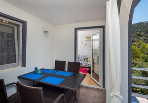 A4 - Modern apt w. terrace, 3 min walk to beach