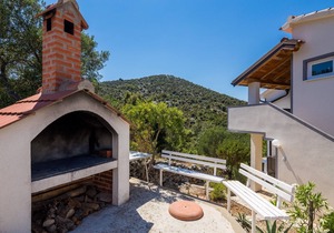 A4 - Modern apt w. terrace, 3 min walk to beach