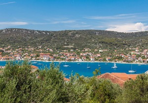 A4 - Modern apt w. terrace, 3 min walk to beach