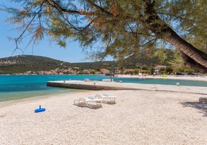 A5 - Modern apt with terrace, 3 min walk to beach