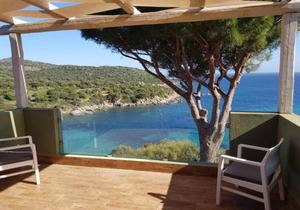 Accu is Prezzus D fronte mare