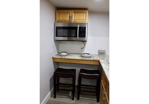 Adorable guest house 10mins to beach and downtown