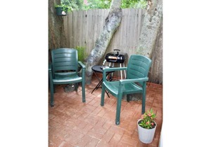 Adorable guest house 10mins to beach and downtown