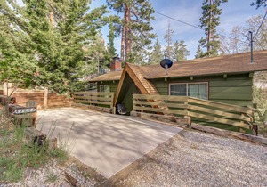 Adorable mountain home in great location with yard - dog-friendly