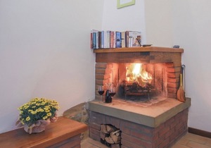 Agriturismo Lisciano Niccone, with pool and spa, Apartment Granaio