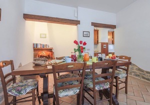 Agriturismo Lisciano Niccone, with pool and spa, Apartment Granaio