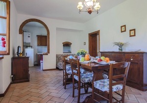 Agriturismo Lisciano Niccone, with pool and spa, Apartment Fornacino