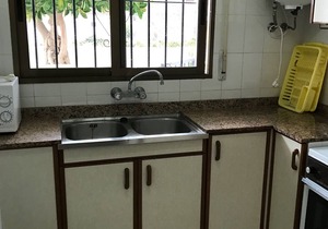 Air-conditioned apartment close to the page, wifi, private parking. 4 Pax