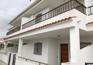 Air-conditioned apartment close to the page, wifi, private parking. 4 Pax