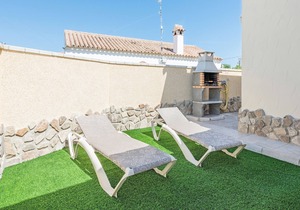 Air-Conditioned Apartment Close to the Beach with Pool, Terrace, Garden & Wi-Fi