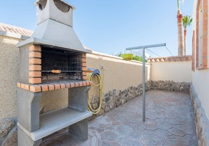 Air-Conditioned Apartment Close to the Beach with Pool, Terrace, Garden & Wi-Fi