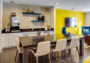 Airy Cambridgeport 1BR w/W/D & Gym, near Boston U & MIT, by Blueground
