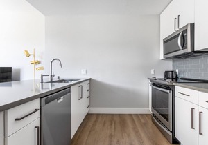 Airy San Carlos 2BR w/Rooftop Lounge, near Silicon Valley, by Blueground