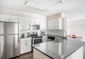 Airy Sunnyvale 3BR w/Gym, Pool & Parking, near freeways, by Blueground