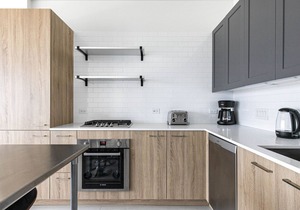 Airy West Loop Studio w/Gym, Pool, Coworking, walk to UIC, by Blueground
