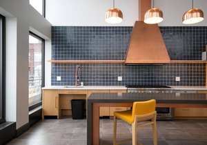 Airy West Loop Studio w/Gym, Pool, Coworking, walk to UIC, by Blueground