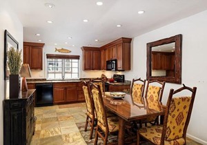 Alpenblick Unit 18, Spacious Remodeled Townhouse with Great Location