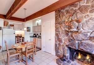 Alpine 203 Condo close to lift