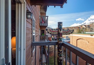Alpine 203 Condo close to lift