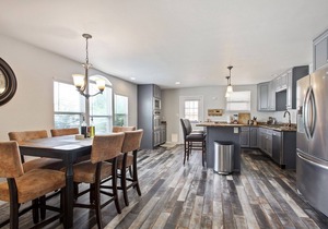 Amazing 5 Bedroom House that Sleeps 10, Near City Park!
