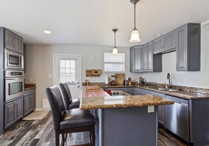 Amazing 5 Bedroom House that Sleeps 10, Near City Park!