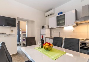 Amazing apartment in Jasenice with WiFi