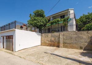 Amazing Apartment In Vlasici