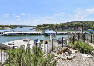 Amazing Family Lake House!..Lake Travis Views!..Pet Friendly..WIFI..FEED DEER!