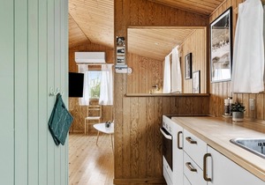 Amazing home in Dronningmølle with WiFi