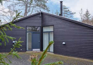 Amazing home in Græsted with kitchen