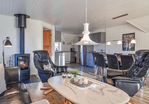 Amazing home in Ringkøbing with kitchen