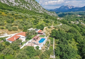 Amazing home in Zvecanje/Gata