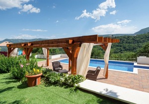 Amazing home in Zvecanje/Gata