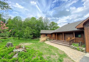 Amazing lakefront home in the White Mountains with game room theater