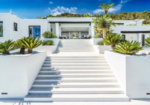 Amazing luxurious Villa with 6 bedrooms in the hills of Ibiza