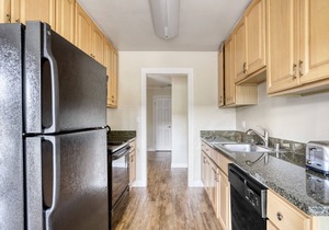 Amazing Mountain View 2BR w/Pool & Gym, 5 min to Target, by Blueground