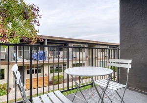 Amazing Mountain View 2BR w/Pool & Gym, 5 min to Target, by Blueground