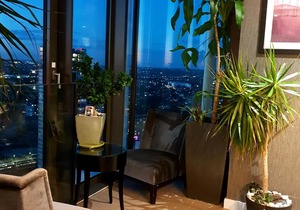 Amazing sub-penthouse on the Heart of Stratford .Host of Olympics games 2012 .