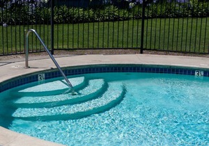 AN ADVENTURE AWAITS! 2 SPACIOUS UNITS, POOL, COMPLIMENTARY BREAKFAST!