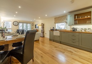 An exceptionally well-appointed ground floor apartment, not far from the beach.