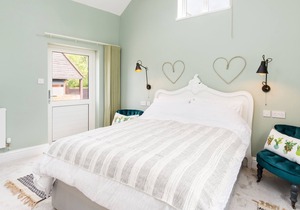 An idylic countryside getaway, with Swimming Pool, Jacuzzi and Sauna!