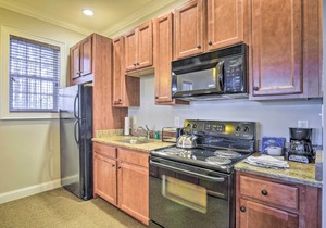 Anderson Creek Resort Condo on Golf Course w/Pool