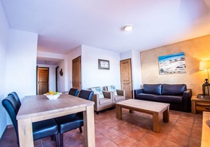 Apartment for 2 to 4 people with unique ski in & out in the center of Saint François Longchamp.
