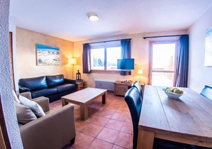 Apartment for 2 to 4 people with unique ski in & out in the center of Saint François Longchamp.